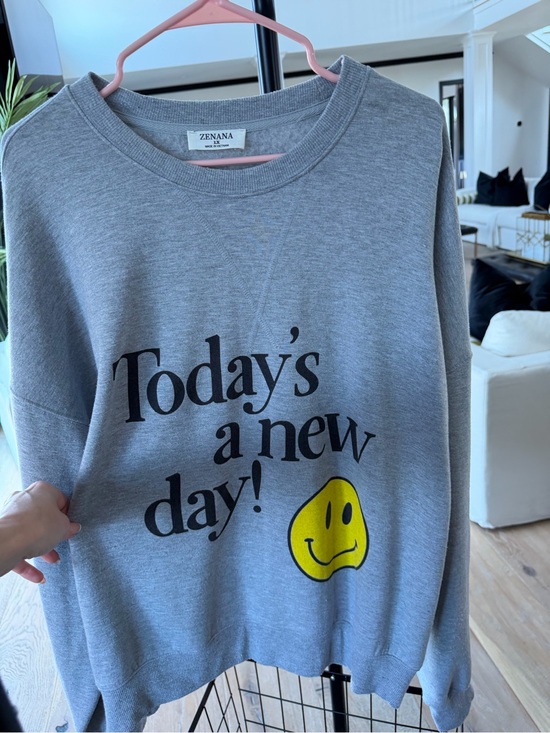 Zenana Outfitters Tops - Zenana Outfitters Gray Graphic Sweatshirt with Yellow Smiley